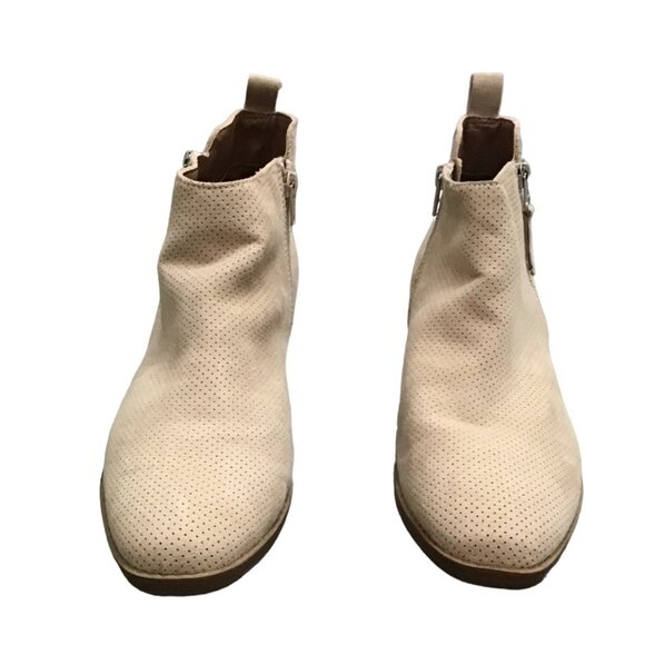 UNIVERSAL THREADS Perforated Beige Ankle Booties With Side Zippers Size 8 - Picture 2 of 7